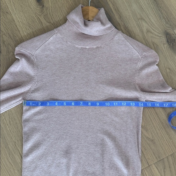 Light Pink Pearl-Sleeve Turtleneck Sweater | Elegant & Cozy - Medium - Picture 10 of 10